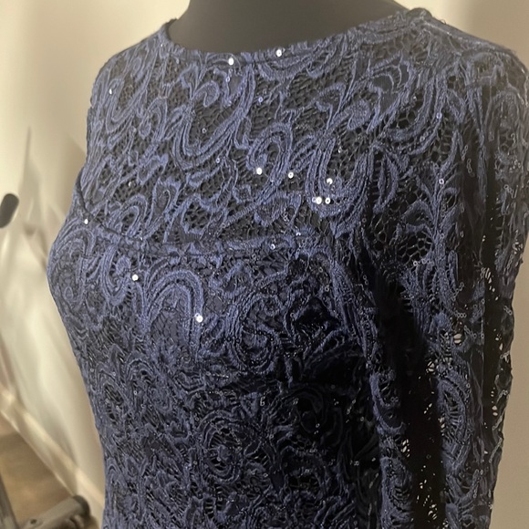 Marina
Sequin Lace Round Neck 3/4 Sleeve Sheath Dress navy size 6 - Picture 3 of 5